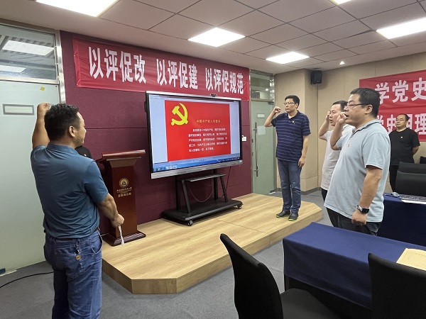 党员转正宣誓2.jpg